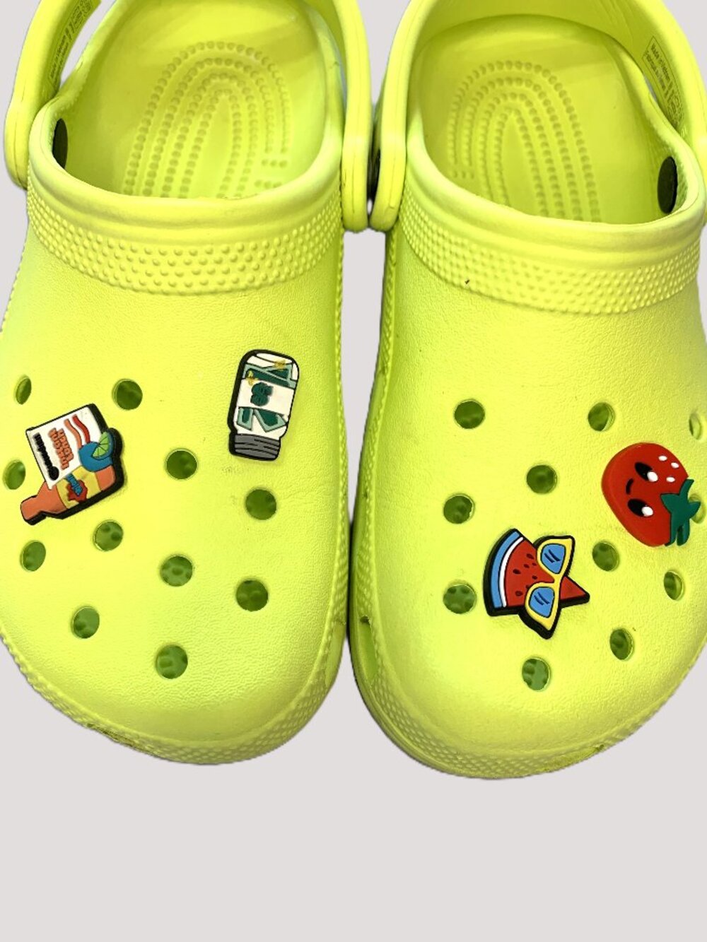 Kids/Women Crocs Clogs Yellow with 4 Jibbitz Size Women 6/Men 4 - Picture 2 of 6